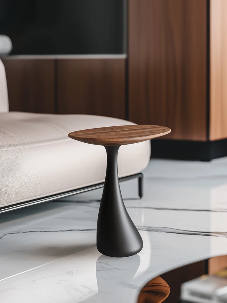 Tavolo creativo con bordo in legno massello, divano da soggiorno di fascia alta di design, piccolo caffè, comodino da tavolo d'angolo minimalista italiano