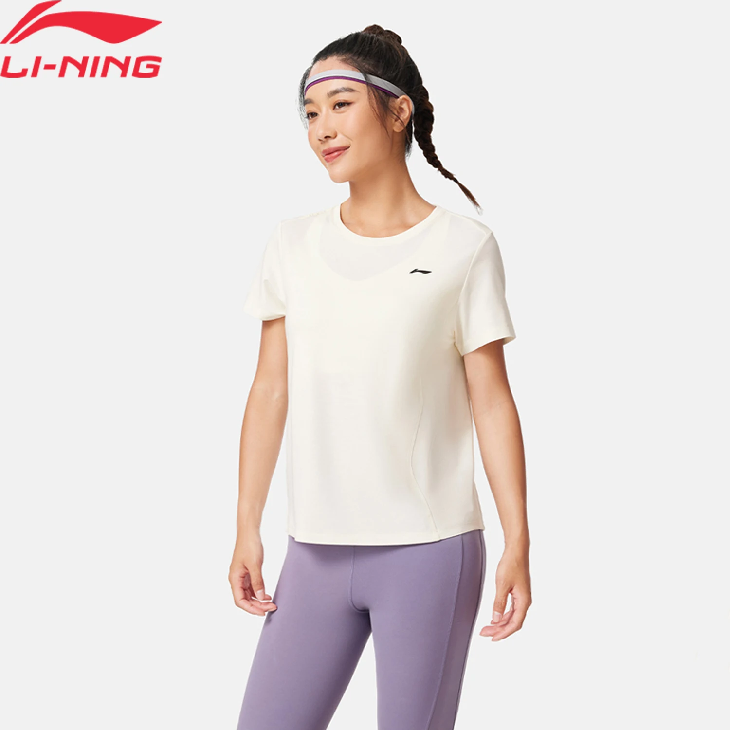 

Женская футболка Li-Ning Training LN COOL Regular Fit 53%Вискоза 27%Полиамид 13%Модальные 7% Эластиновая подкладка Фитнес-футболки ATSV410