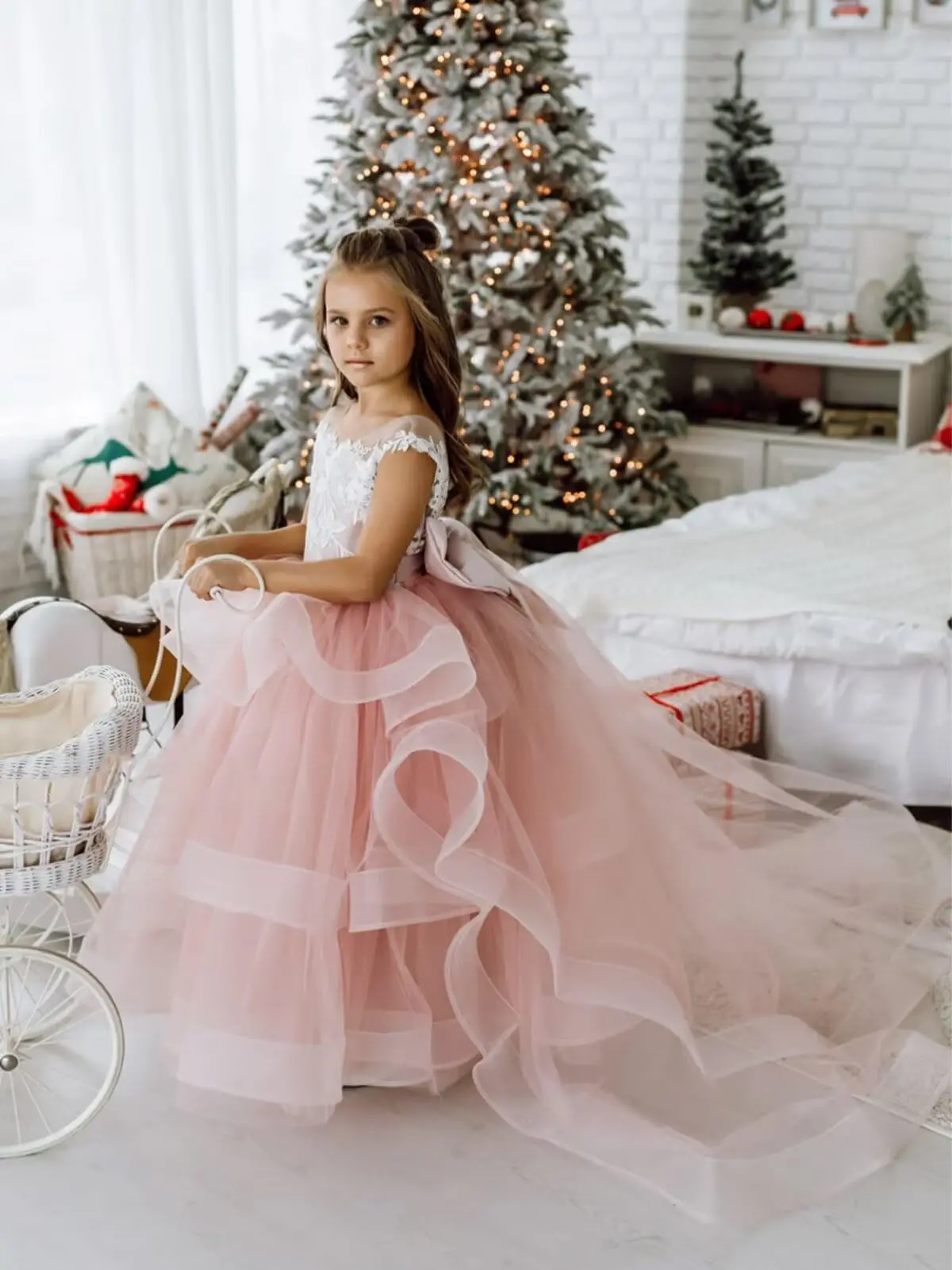 Vestido de niña de flores para boda, fiesta escalonada, vestido de desfile para niñas, apliques de encaje, tren, desfile de princesa, largo hasta el suelo, hinchado