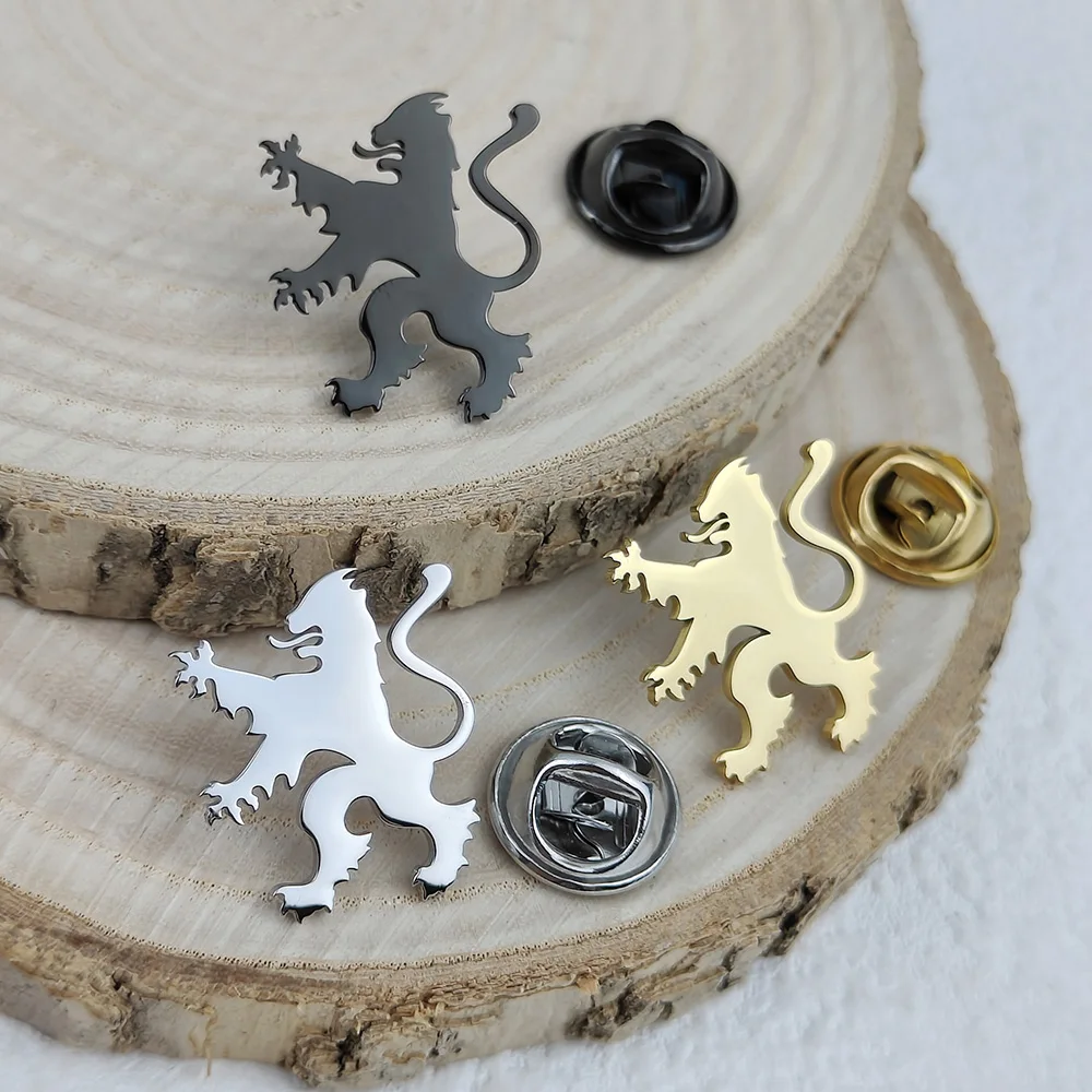 Pin de solapa de León vertical para hombre, insignia chapada en oro de acero inoxidable 316L, broche negro para accesorios de traje, regalo para padre, nuevo