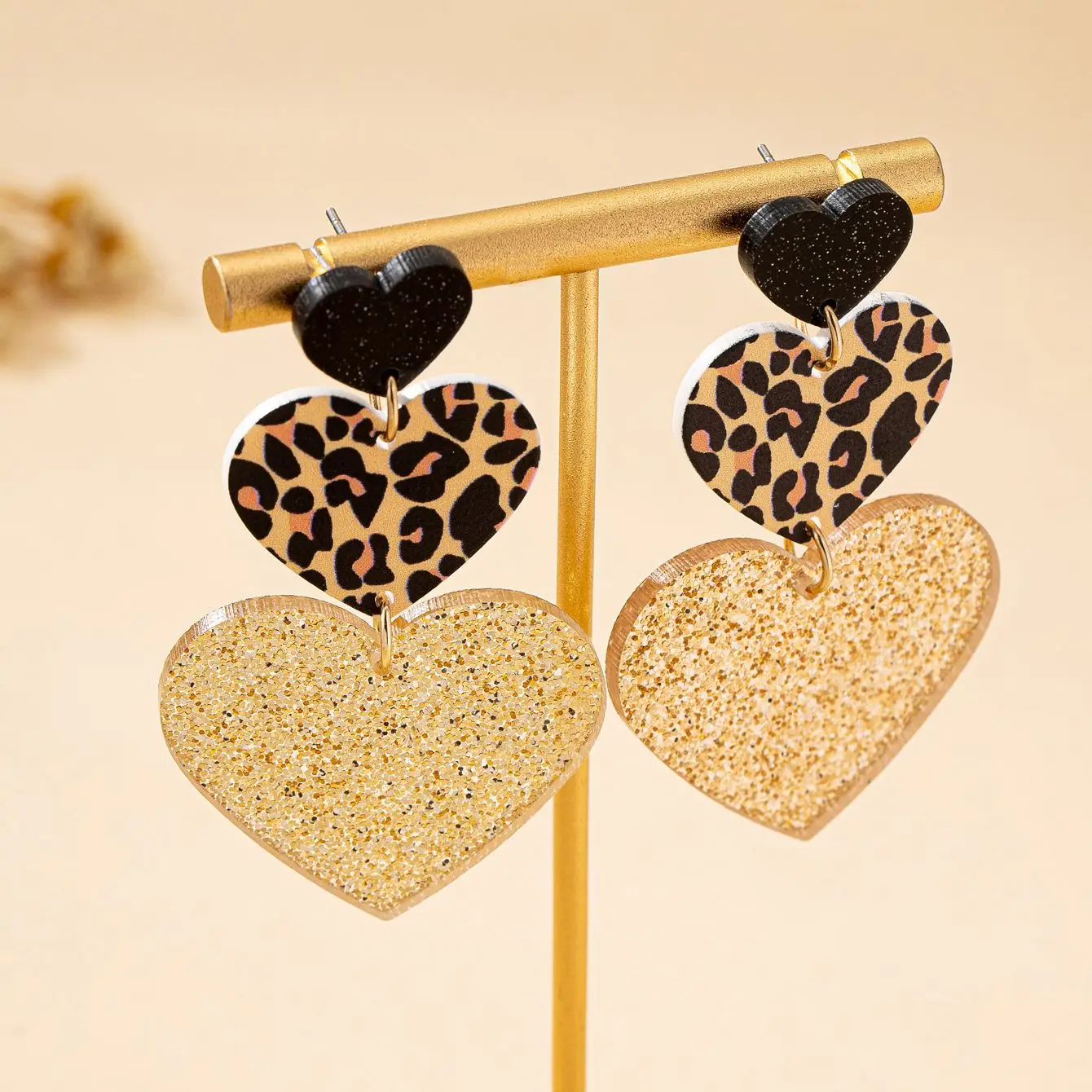 A Pair of Women's Dangle Earrings, Exaggerated Leopard Print Acrylic Heart-Shaped Nightclub Party Style Earrings, Suitable for Everyday Wear