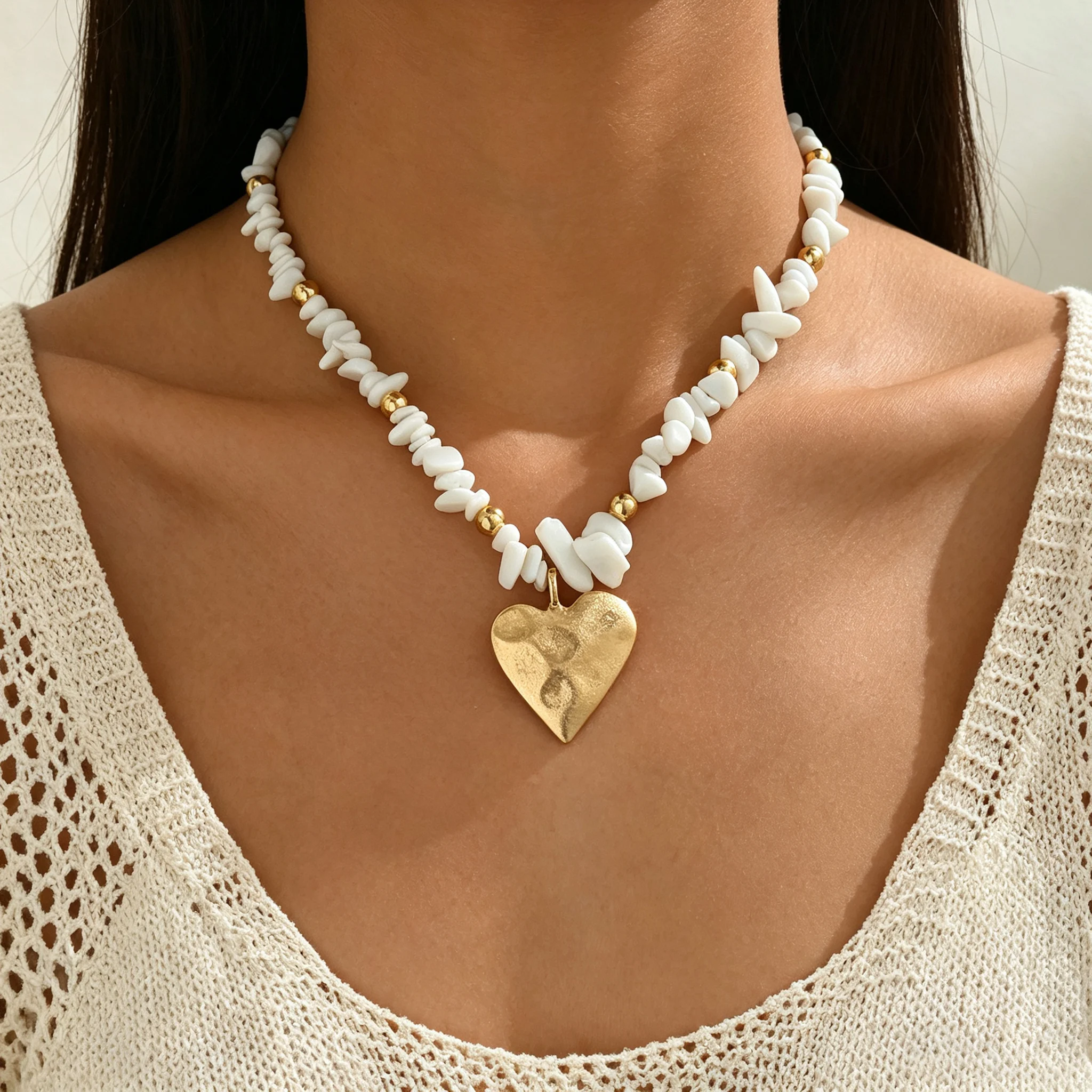Women Bohemian Choker Necklace Irregular White Crushed Stone Chips Hammered Gold Heart Pendant Casual Jewelry