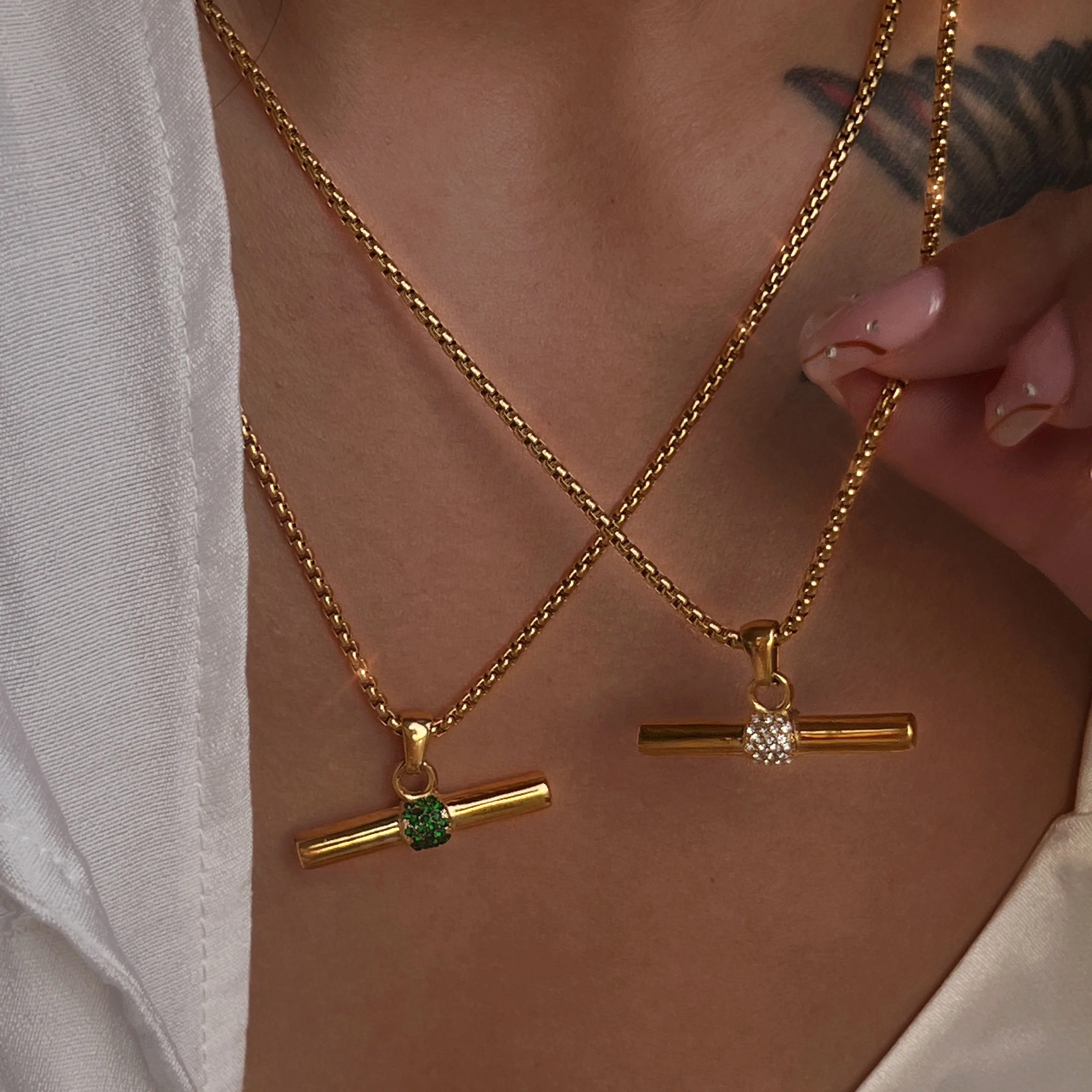 

Dainty Green Clear Zircon T-Bar Pendant Necklaces Stainless Steel Waterproof Hypoallergenic Box Chain Necklace for Women