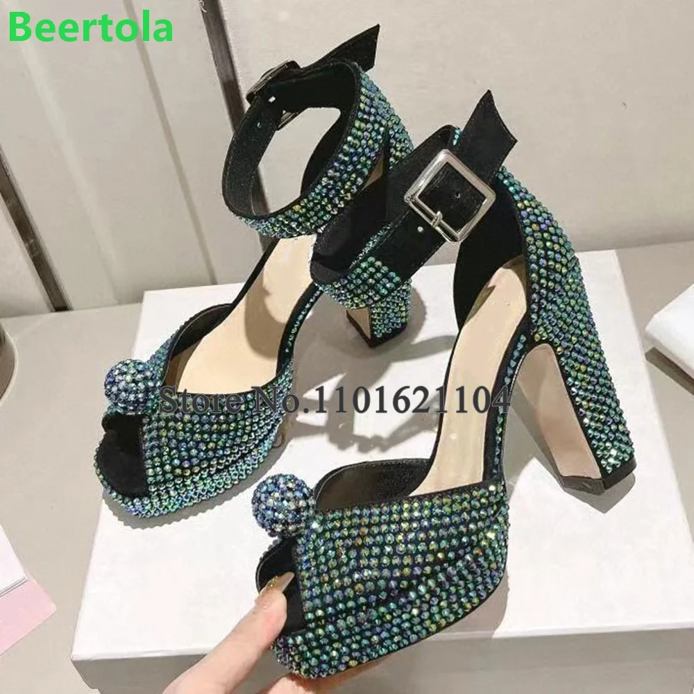 Kwadratowy obcas Crystal Peep Toe Luksusowe sandały dla kobiet 2024 Nowości Moda Eleganckie płytkie buty imprezowe z paskiem na kostkę