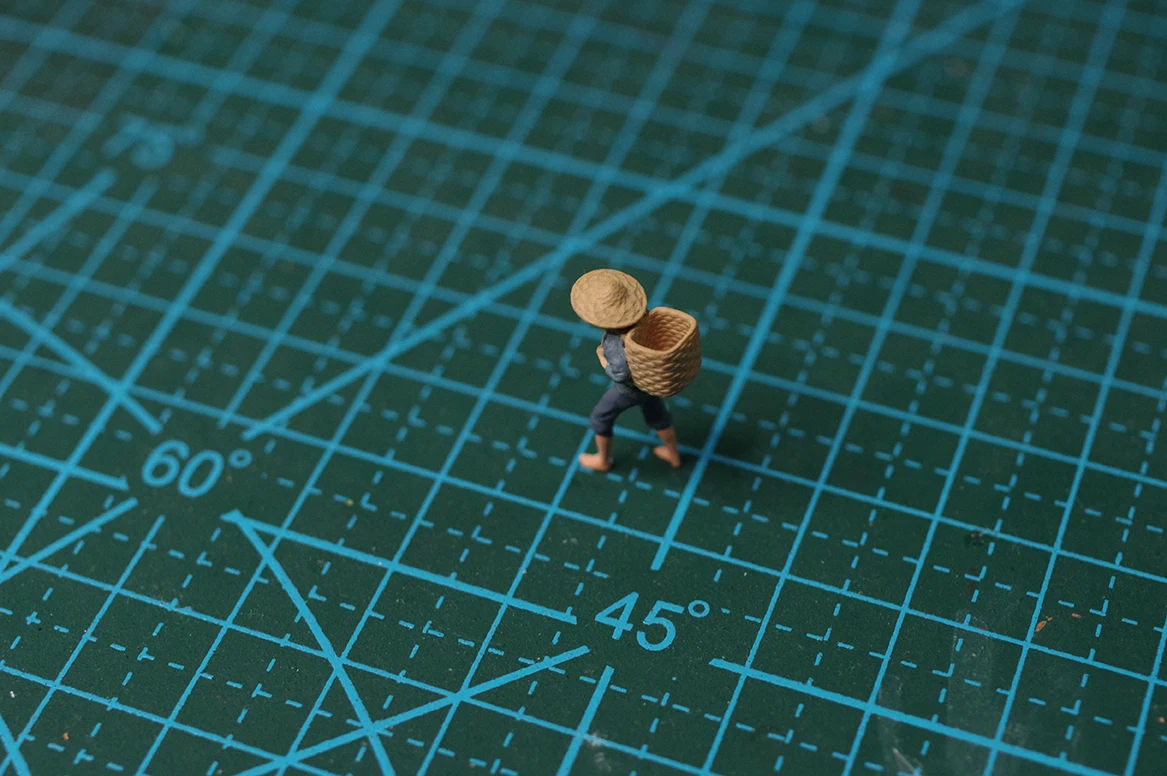 Miniature mini 1/87 model farmer carrying bamboo basket