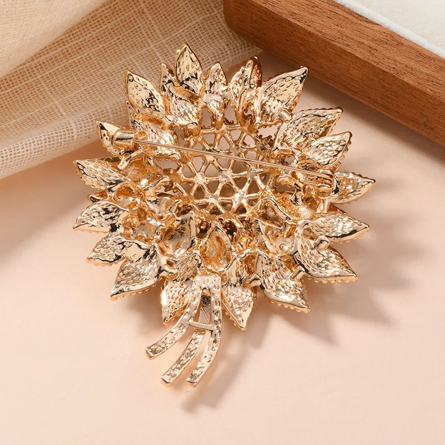 Women Men Elegant Vintage Flower Tassel Badges Pin Retro Classic Lady Clothing Coat Jewelry Accessories Floral Brooches Buckles