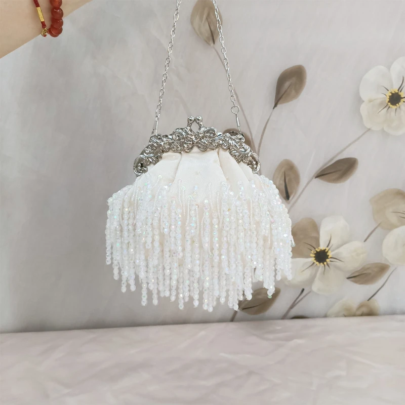 

Сумка из шелкового атласа с кисточками в стиле ретро, расшитая бисером и вышивкой, ручная банкетная сумка Cheongsam для невесты