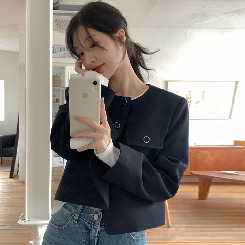 معطف أنيق للخريف قصير غير رسمي فضفاض بلون واحد بأكمام طويلة وياقة دائرية وزر واحد متعدد الاستخدامات ذو طراز أساسي للشابات