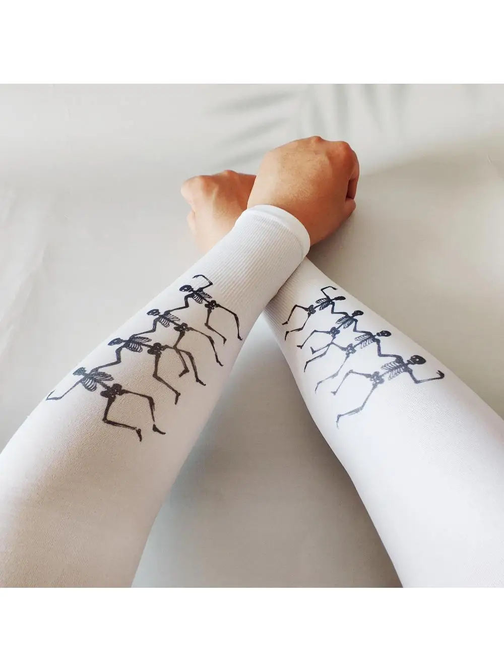 2026 new summer niche atmosphere dancing skeleton sleeves for men and women Gothic bone print Y2K daily casual street trend Ins