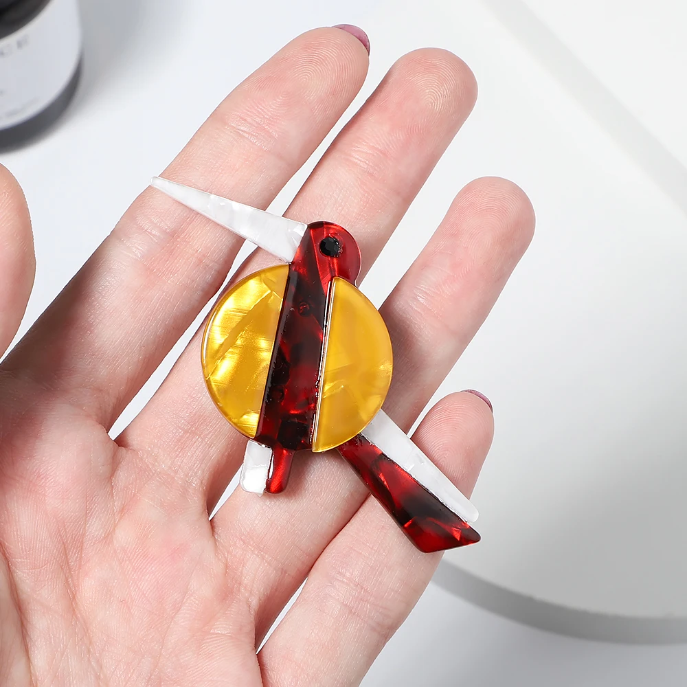 Handmade Acrylic Animal Woodpecker Brooches for Women Men Lovely Sitting Pet Casual Party Brooch Pin Gifts Jewelry Accessories