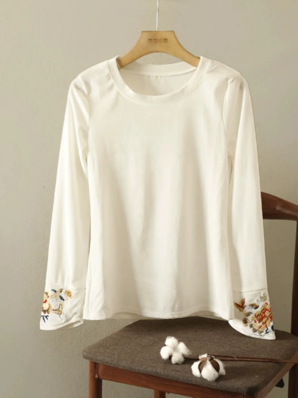 Warm Velvet Embroidered T-irt Women's Autumn Winter Long Sve Casual Chinese Sle Base irt Top Match All