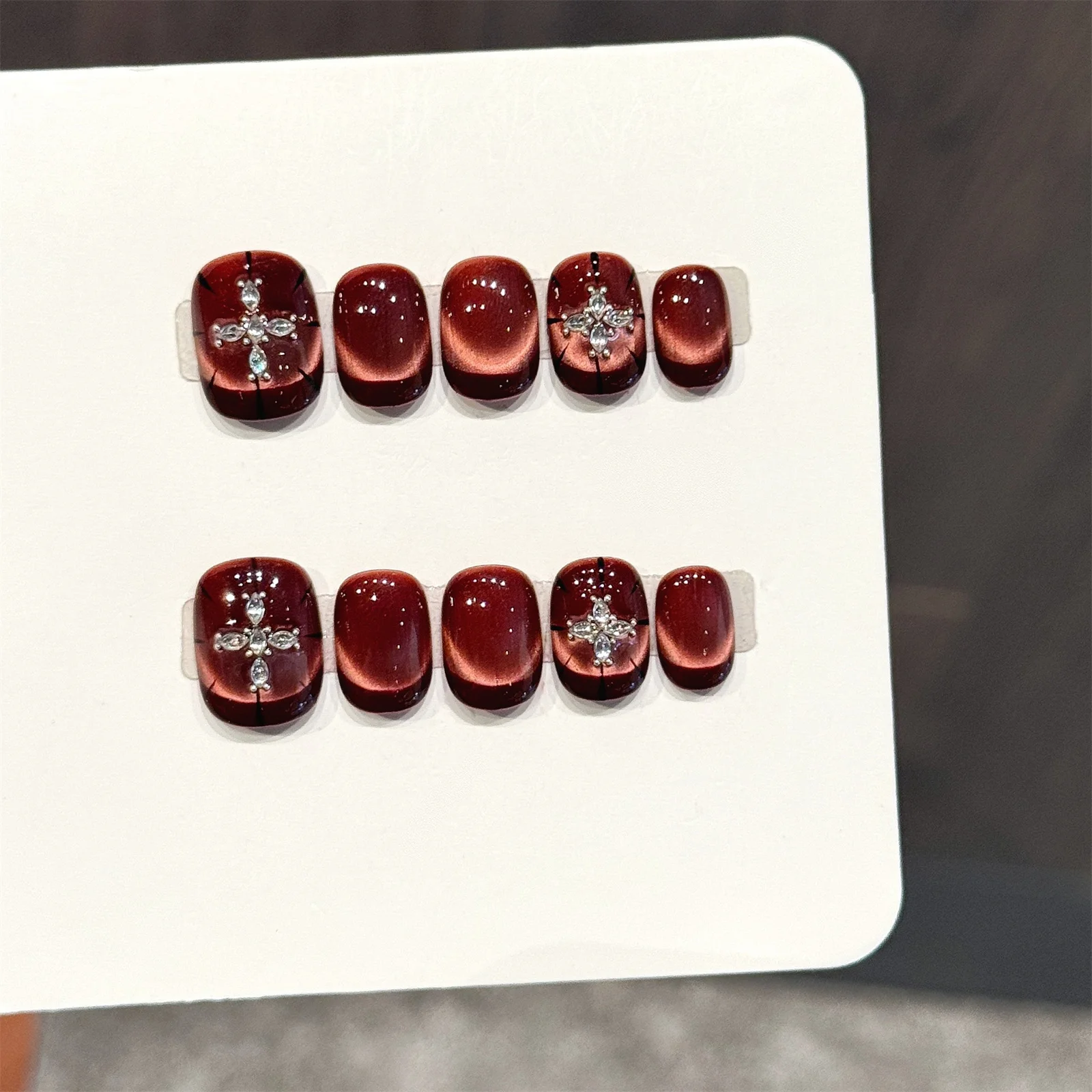 10pcs Wine-red Cat's Eye Press On Nails Handmade Elegant Short Round French Style False Nails Shiny Rhinestone Decor Fake Nail