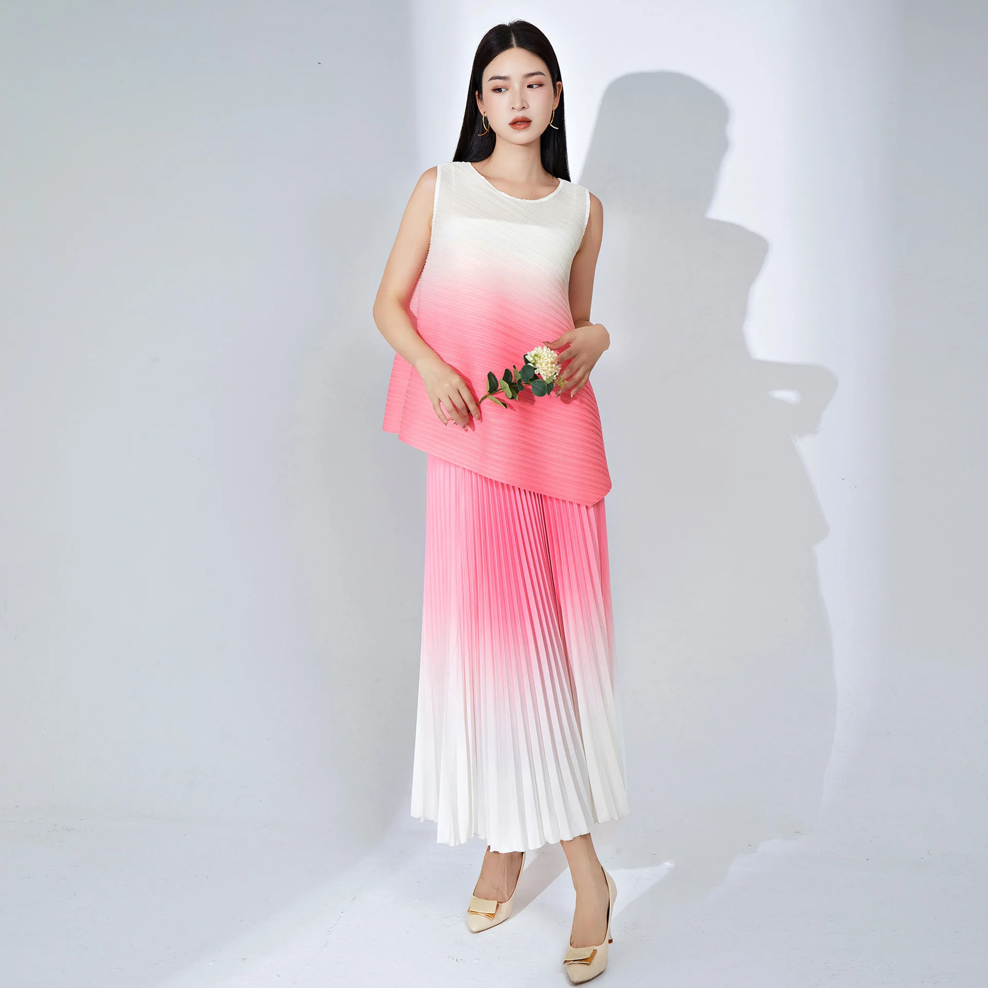 Summer Women's High-End Suit Set: Fashionable Gradient Irregular T-shirt and Pleated Skirt (Two-Piece Set)