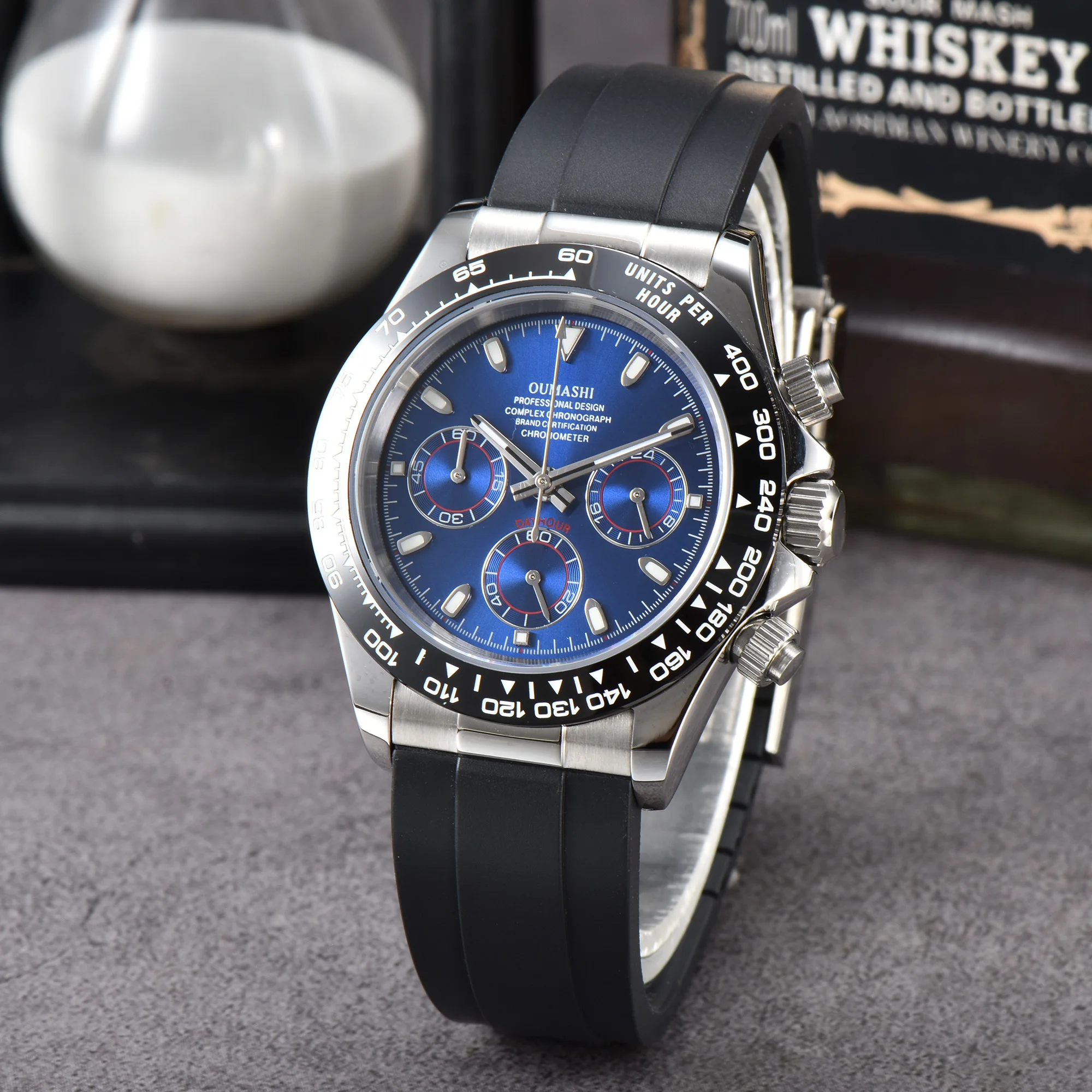 39.5mm 10bar waterproof 316L Stainless steel Quartz Watch Sapphire Glass Green luminous hands dial Custom logo