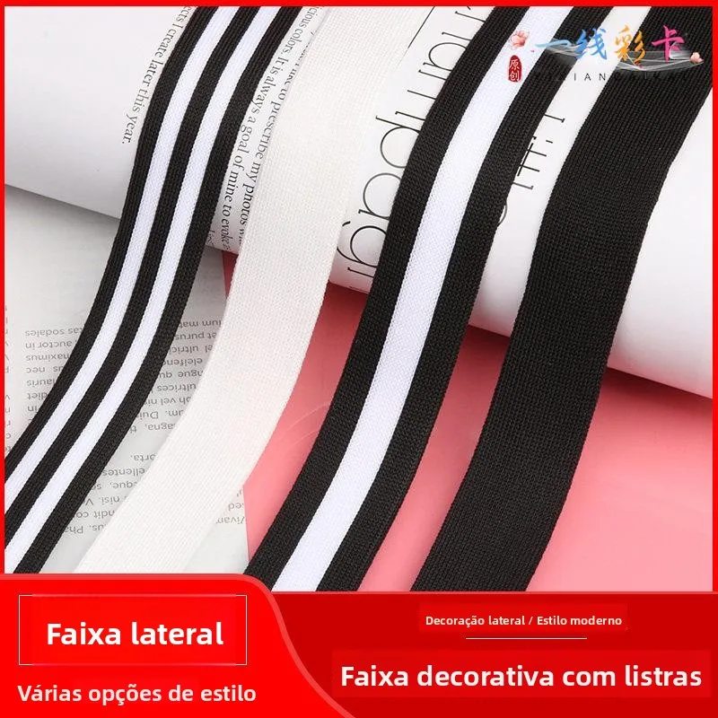 calcas-esportivas-listradas-em-preto-e-branco-com-faixa-lateral-larga-cintura-elastica-decoracao-de-borda-com-fita-de-tecid
