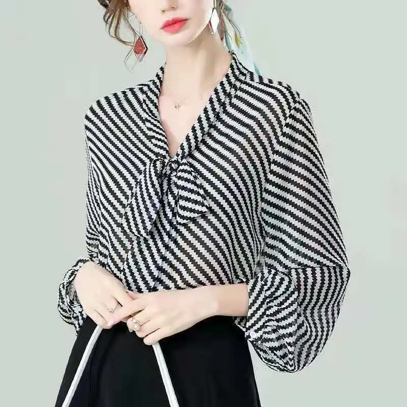 Blouse spring and summer light ripe laces women's women's design retro striped chiffon shirts 2023 new European small blouse