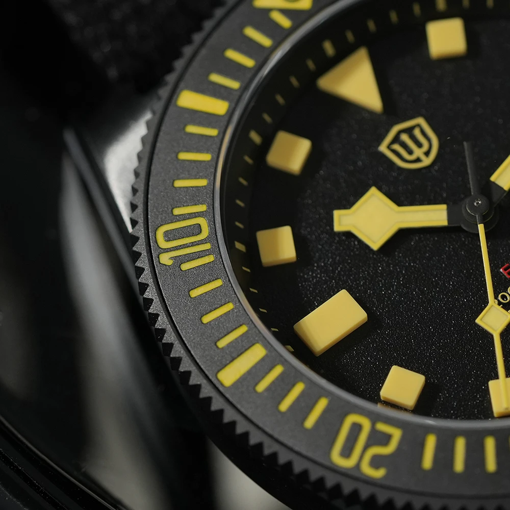 Watchdives EXD クォーツ時計 40mm チタン - Titanium Sport Watch のレビューと価格