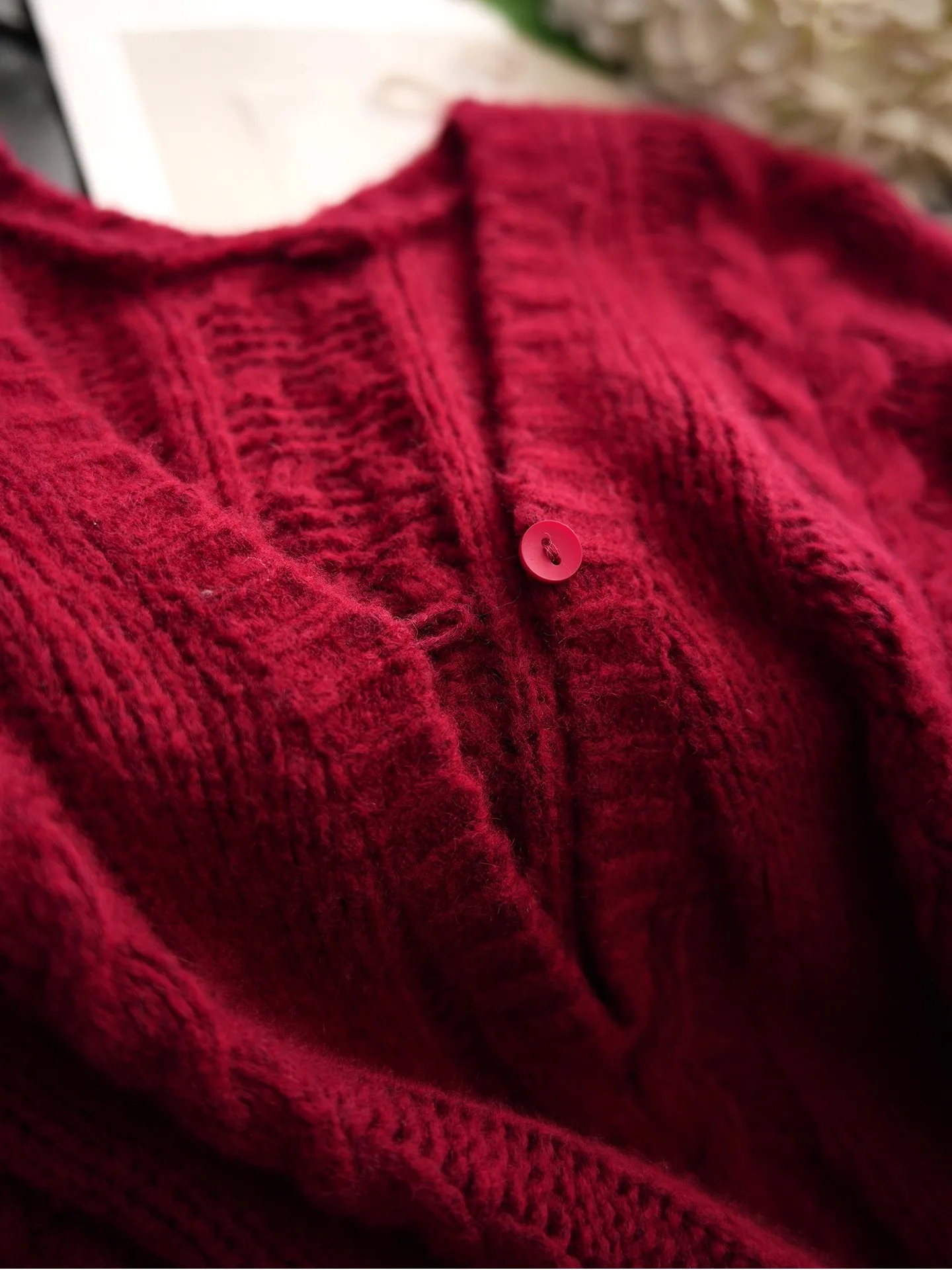 Lush Knitted Woolen Sweater V-Neck Red Women's Winter Fashion Soft Combed Cashmere 40% Wool 30% Spun Yarn Comfortable Fit