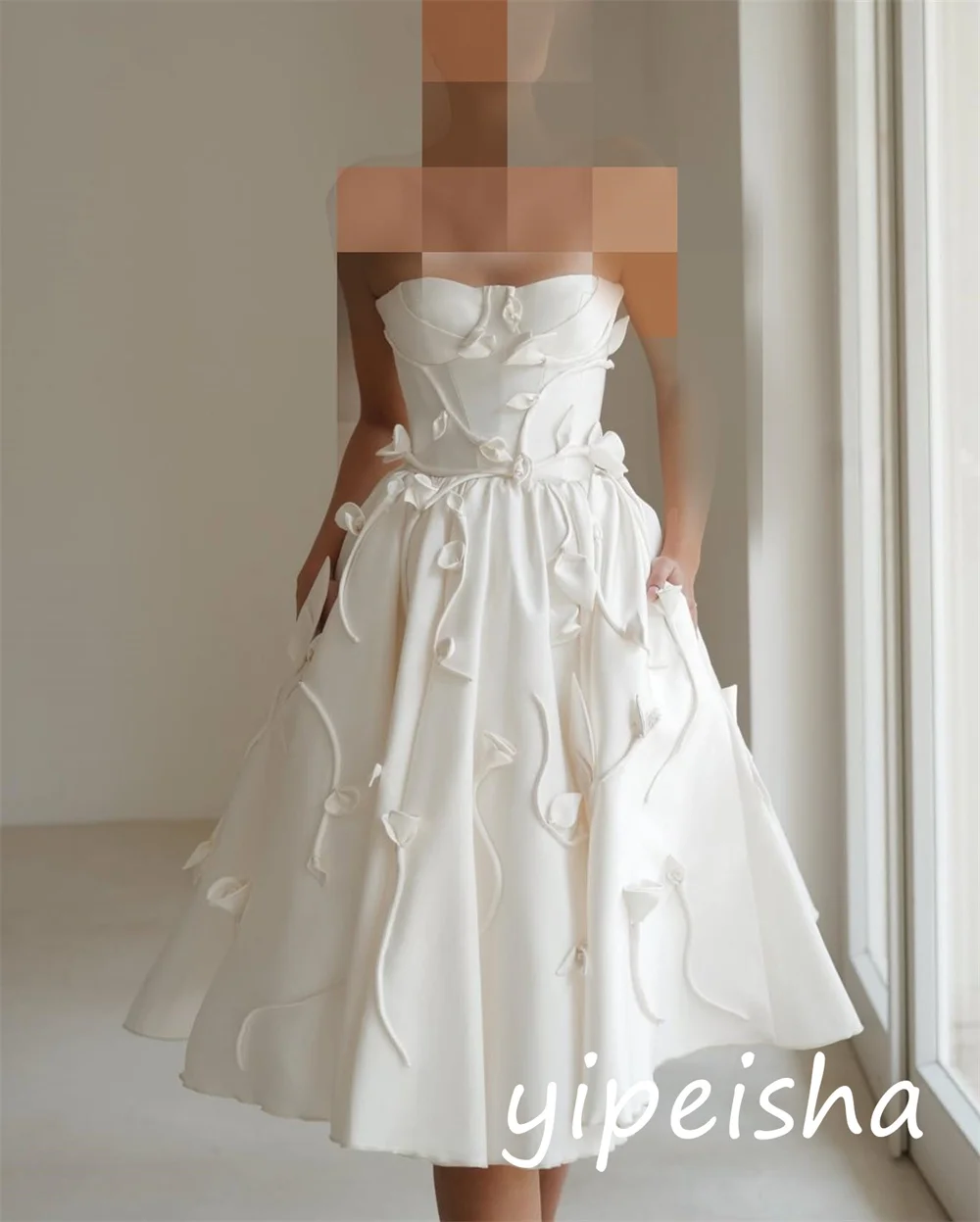 Sukienki midi bez ramiączek, w kształcie litery A, z plisami w kwiaty, z charmeuse, klasyczne, eleganckie, szyte na miarę, na specjalne okazje.