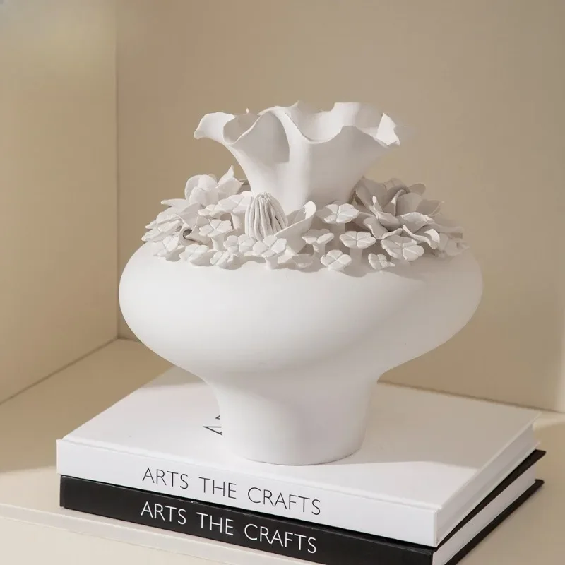 Handmade ceramic vase dining side cabinet ornament high-end sense niche pinched flower vase