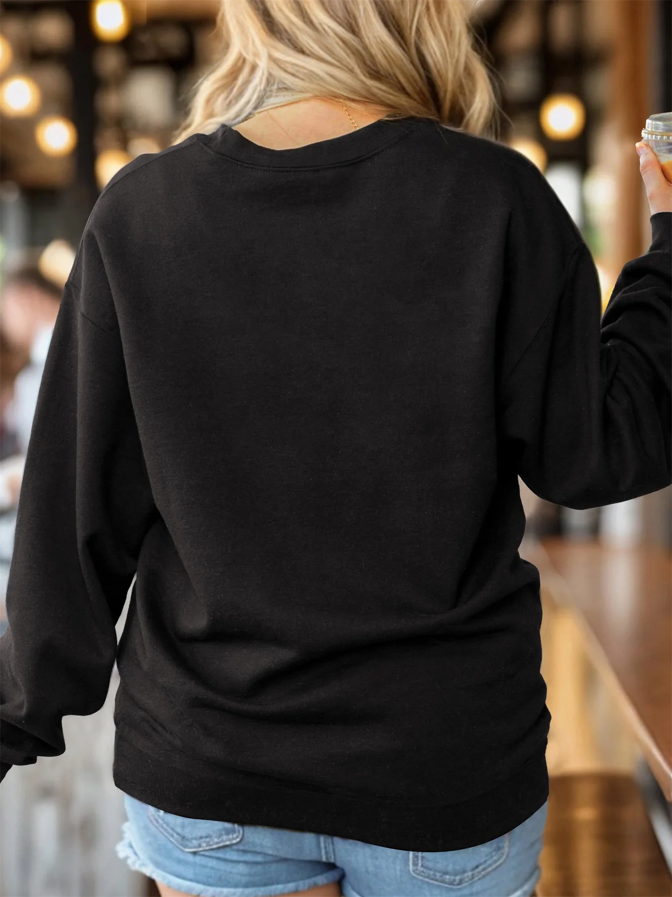 بلوفر نسائي للخريف والشتاء كاجوال فضفاض ومريح بنمط اليعسوب الدافئ مطبوع برقبة دائرية وأكمام طويلة