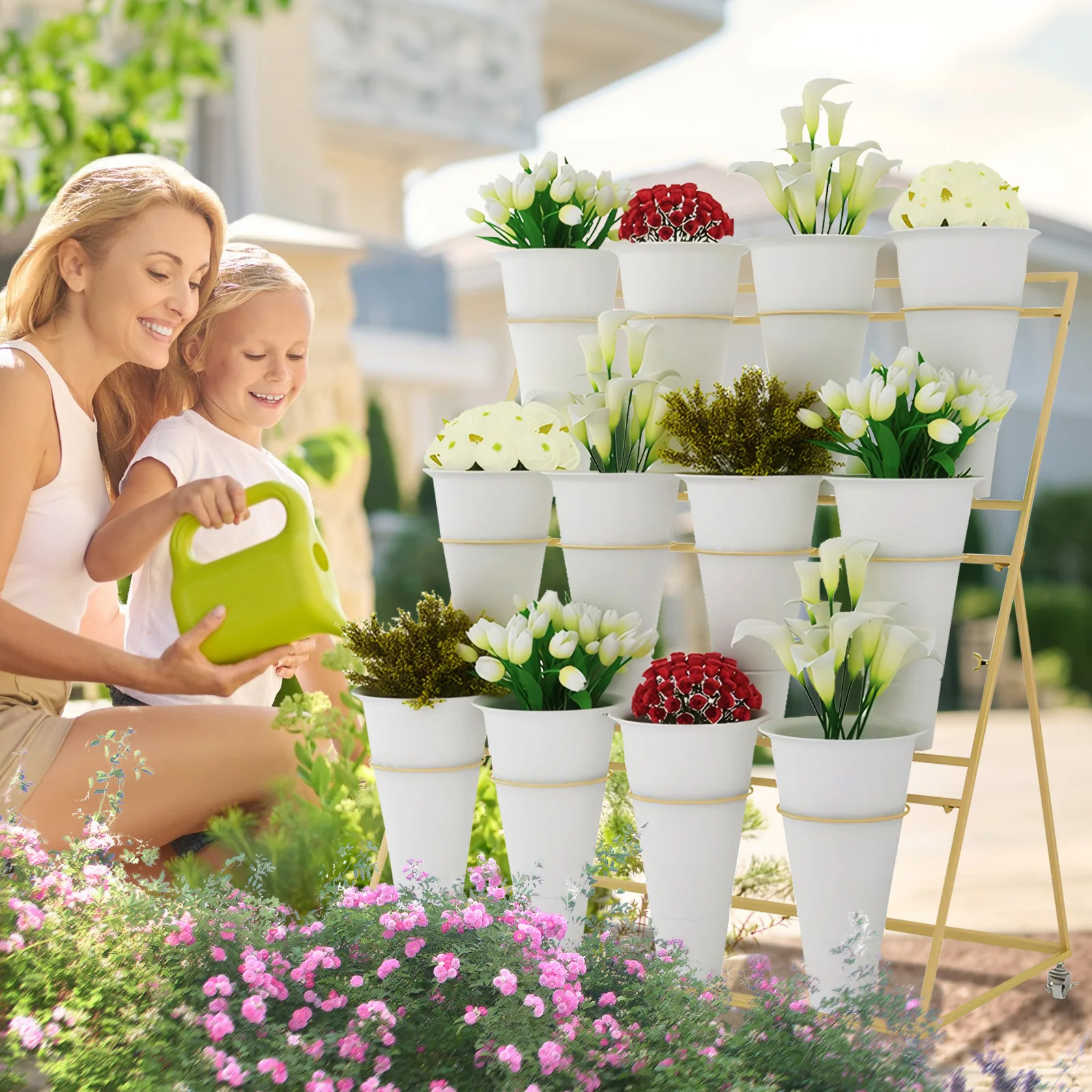 حامل عرض الزهور 3 طبقات حامل نباتي معدني مع عجلات وفرامل القدم 12 قطعة أواني زهور بيضاء بلاستيكية مدببة