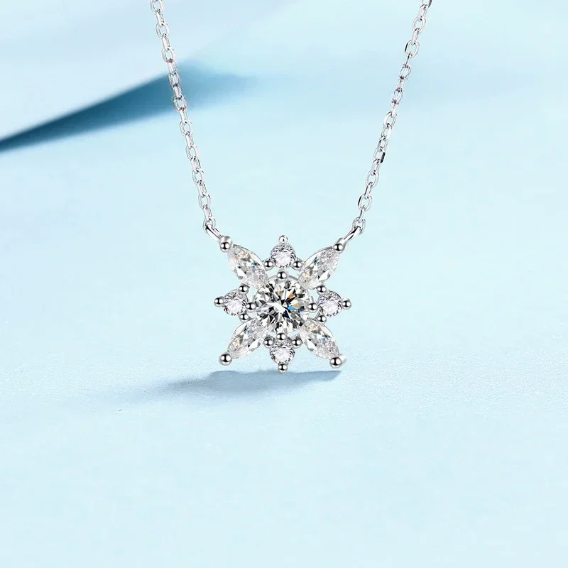 Luxury Temperame Platinum PT950 Necklace GRA Certified Moissanite Dcolor Diamond Snowflake Commuter Pendant Clavicle Chain Ladys