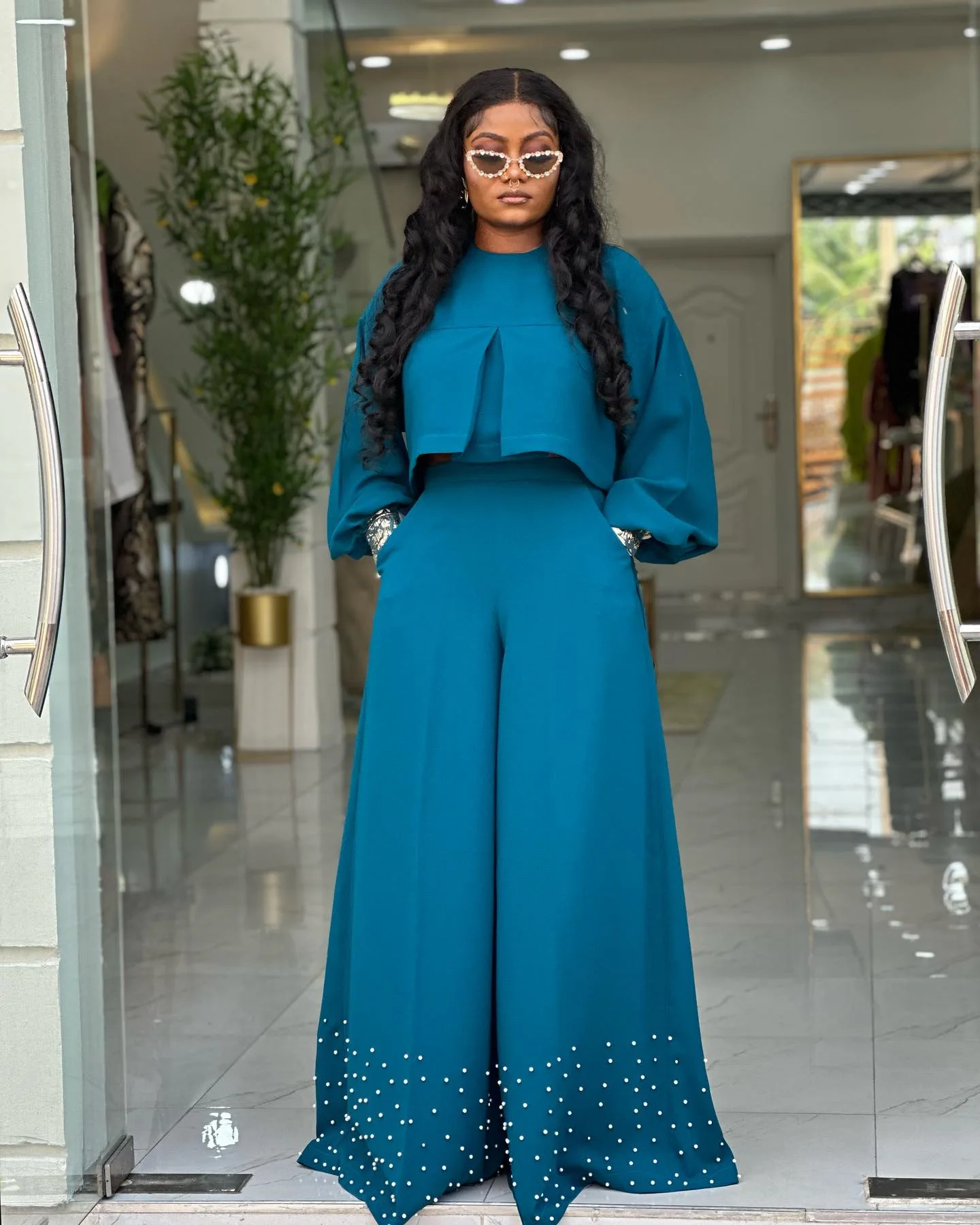 Irmã estrela feminina cor sólida casual em torno do pescoço irregular lanterna manga superior frisado calças de perna larga doce e fresco conjunto de duas peças