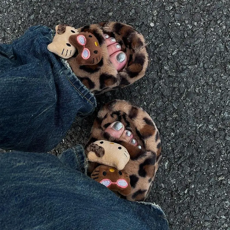 Autumn Winter 2024 New Hellokitty Niche Hottie Leopard Print Furry Slippers For Women Going Out Vintage Thick Sole Flip-Flops