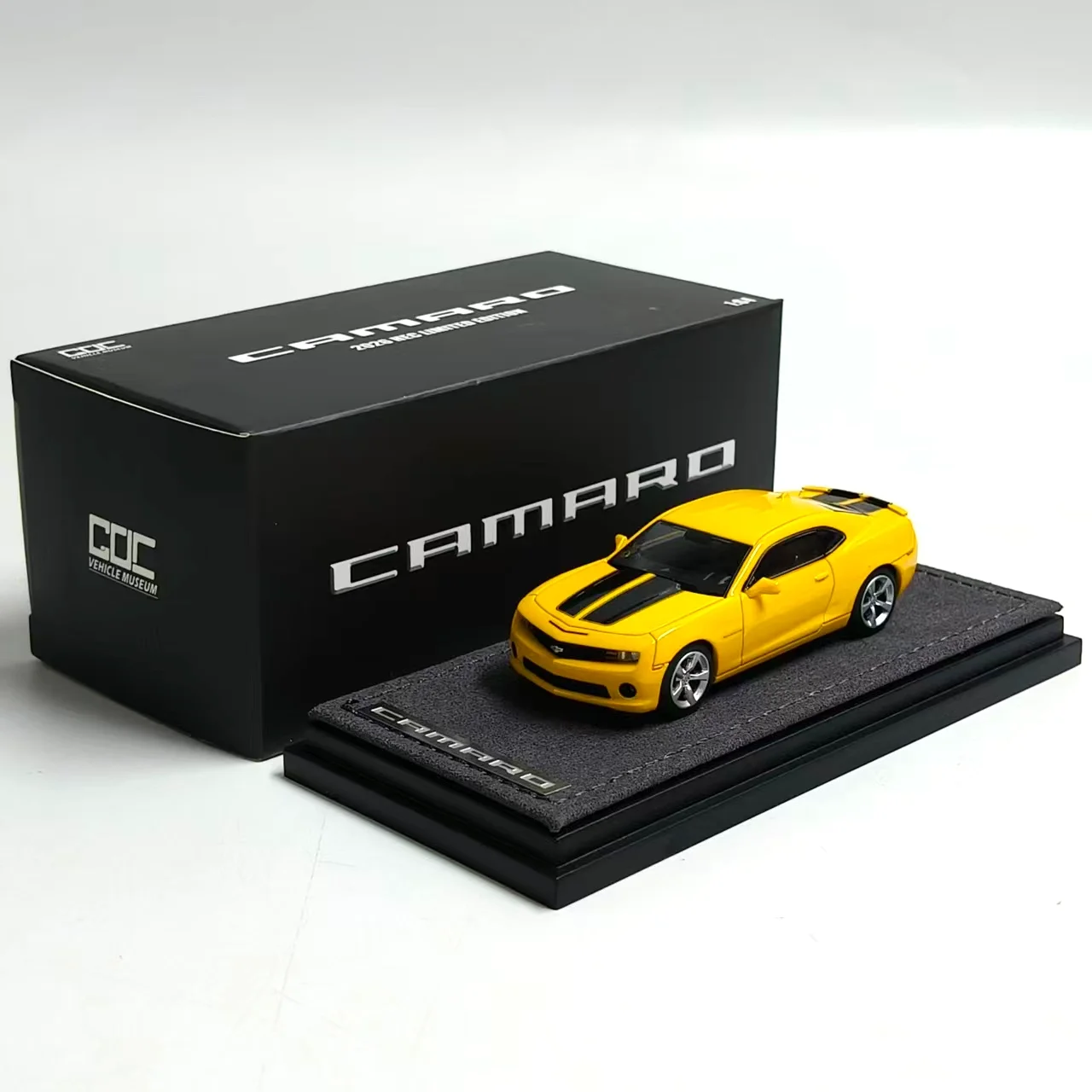 Modelo de Auto de Aleación a Escala 1:64 de Chevrolet Camaro Amarillo, Marca Diecast GOC