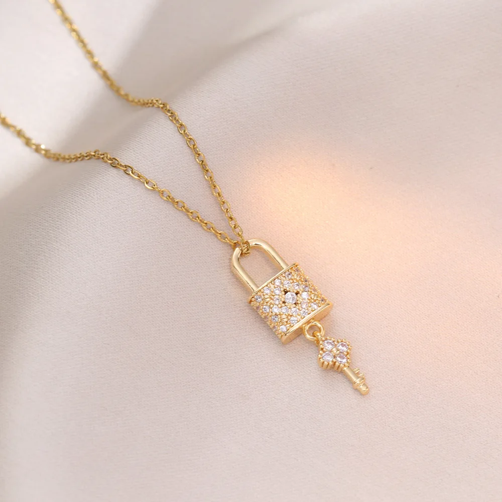 Fashion Vintage Creative Zircon Key Lock Pendant Necklaces for Women Classic Stainless Steel Chain Jewelry Gifts for Lover
