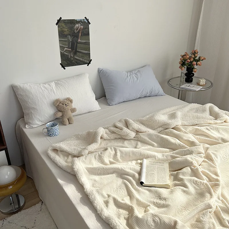 Solid Camellia Jacquard Lamb Wool Blanket Class-A Double-Layer Warm Sofa Leisure Cover Skin-Friendly Cozy Quilt for All Seasons