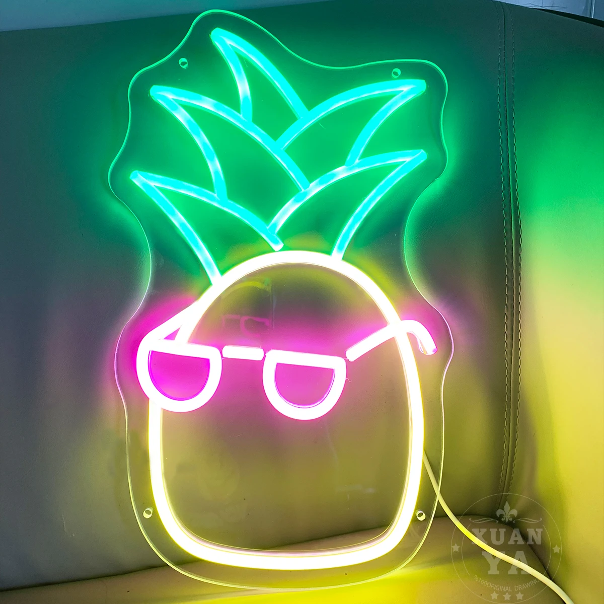 

Pineapple shaped neon signs apply to rain forest parties, shops, fruit shops decorated to make your shop more attractive