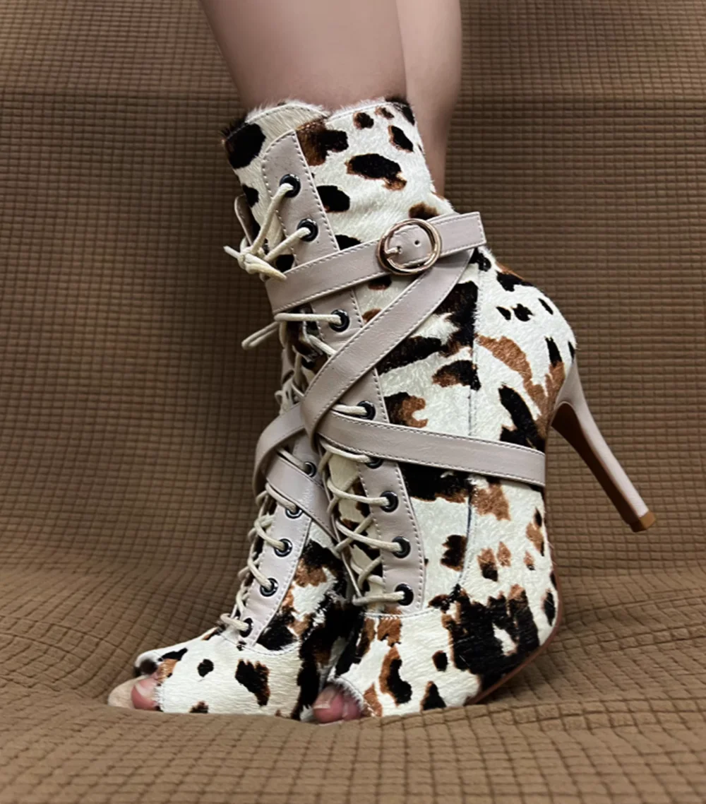 

Новые кожаные ботильоны-стилеты с коровьим принтом, открытым носком, боковой молнией, шнуровкой и пряжками, модный вечерний стиль