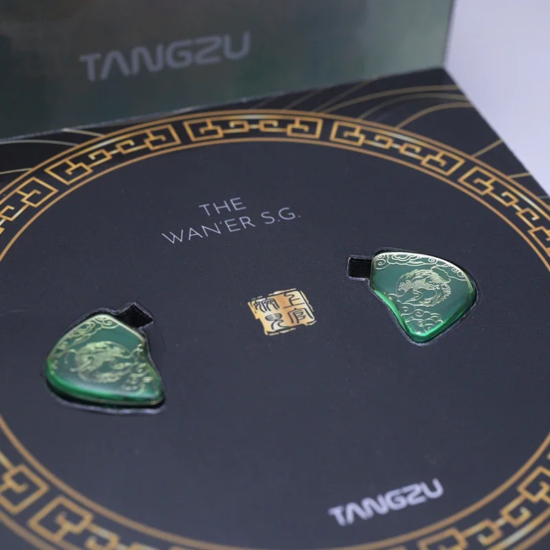 Tangzu WAN ER SG Auricolari in-ear HIFI verde giada Driver dinamico da 10 mm Cavo intercambiabile a 2 pin da 0,78 mm Spina a L con microfono WAN ER