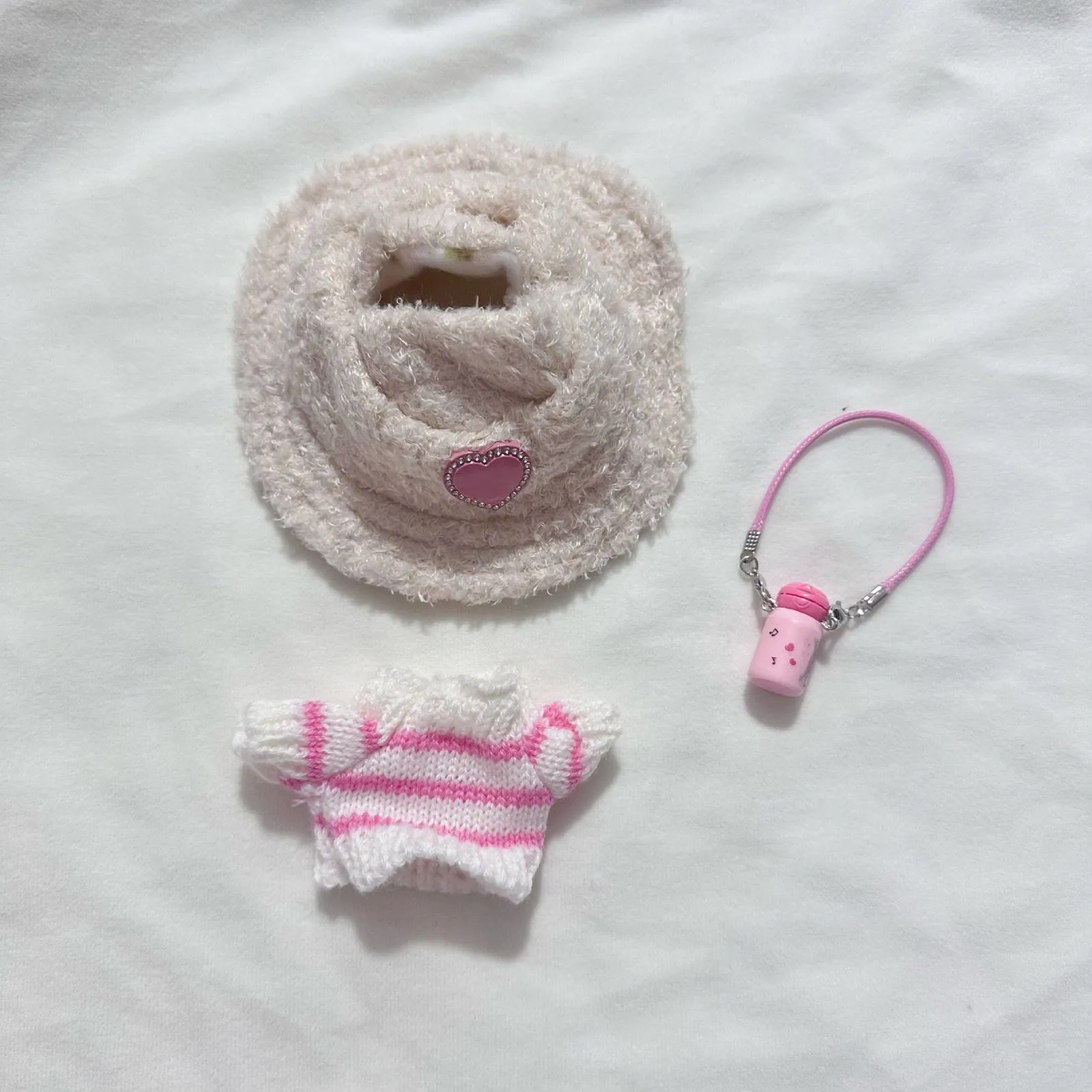 

Fashionable Colorful Lovely First And Second Generation Doll Clothes Set with Sweater, Hat and Accessory Unique Doll Overalls