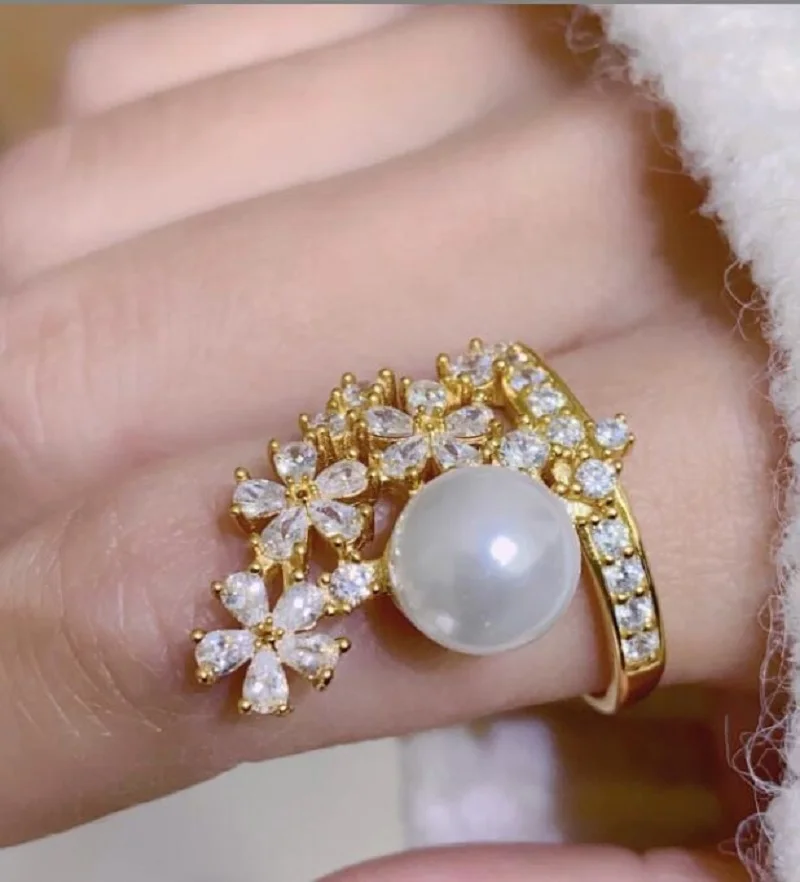 

Classic 10-11mm South Sea Round White Pearl Ring 925s