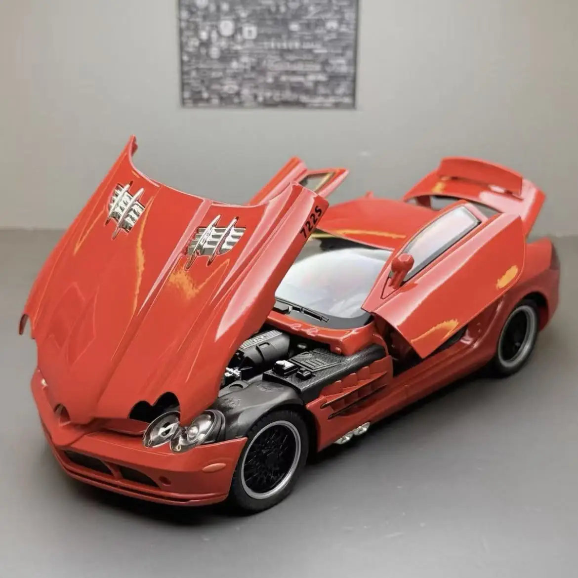 Chezhi 1: 24 SLR 722S alloy sound and light sports car model children's birthday gift ornament puzzle toy high-end collection