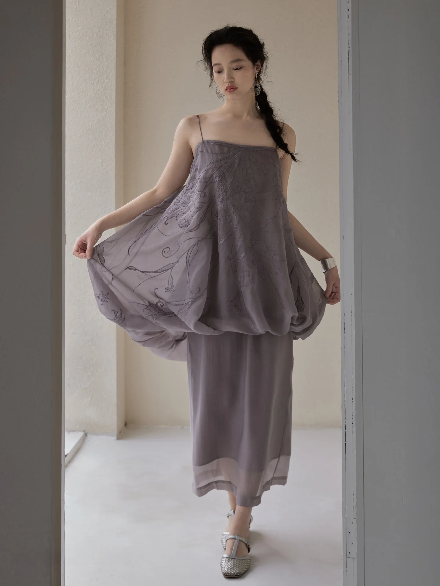 

Lily Flower 3D Embroidery Semi-Transparent Lyocell Fabric Jellyfish Strap Straight Tube Skirt Women's Fashion Spring Outfit