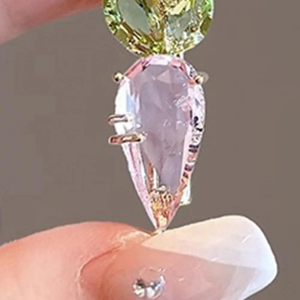 

Carrot Brooch Polished Edge Faux Crystal Inlay Sparkling Lapel Pin Non-Slip Buckle Scarves Shawls Bags Badge