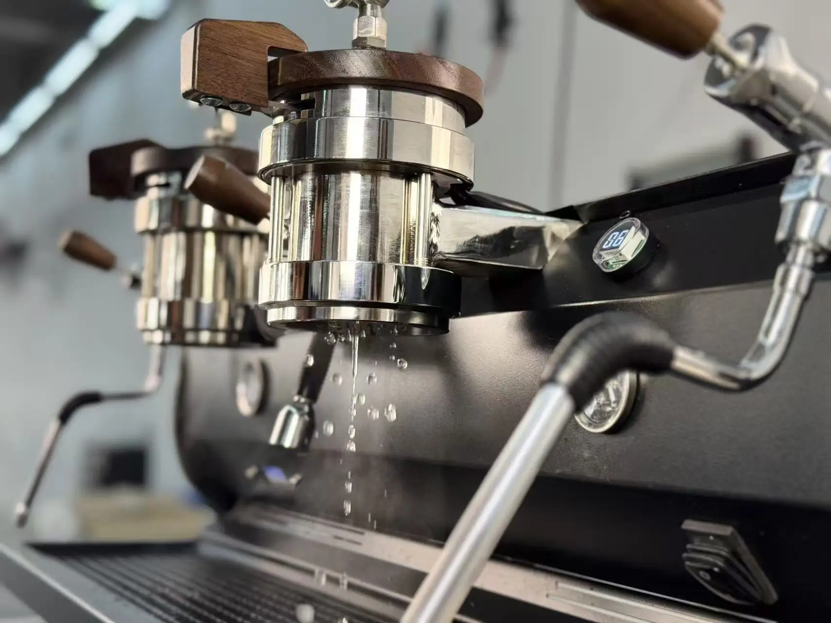 

Commercial Cafe Espresso Machine Saturated Brewing Head with Hot Water System Double Groups for Coffee Shops