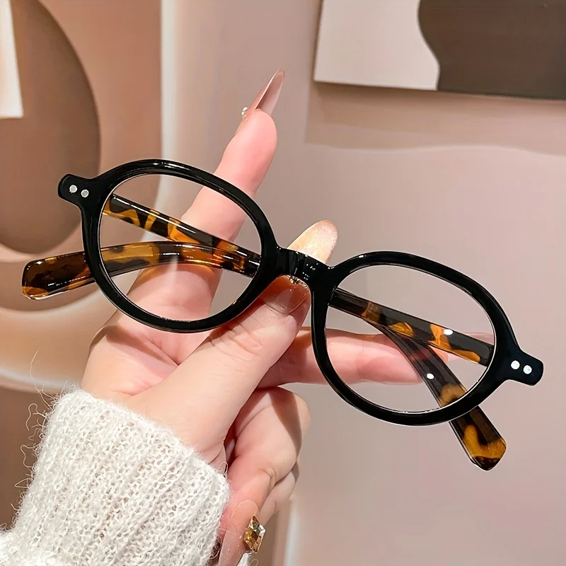 Ms. Fu's Oval-shaped Fashion Glasses - Suitable for Daily Wear - Trendy and Versatile Stylish Eyewear