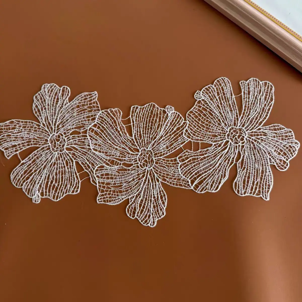 1Pc White Hollow Patches,Floral Lace Applique 3 Connected Flower Motif DIY Sewing Supplies