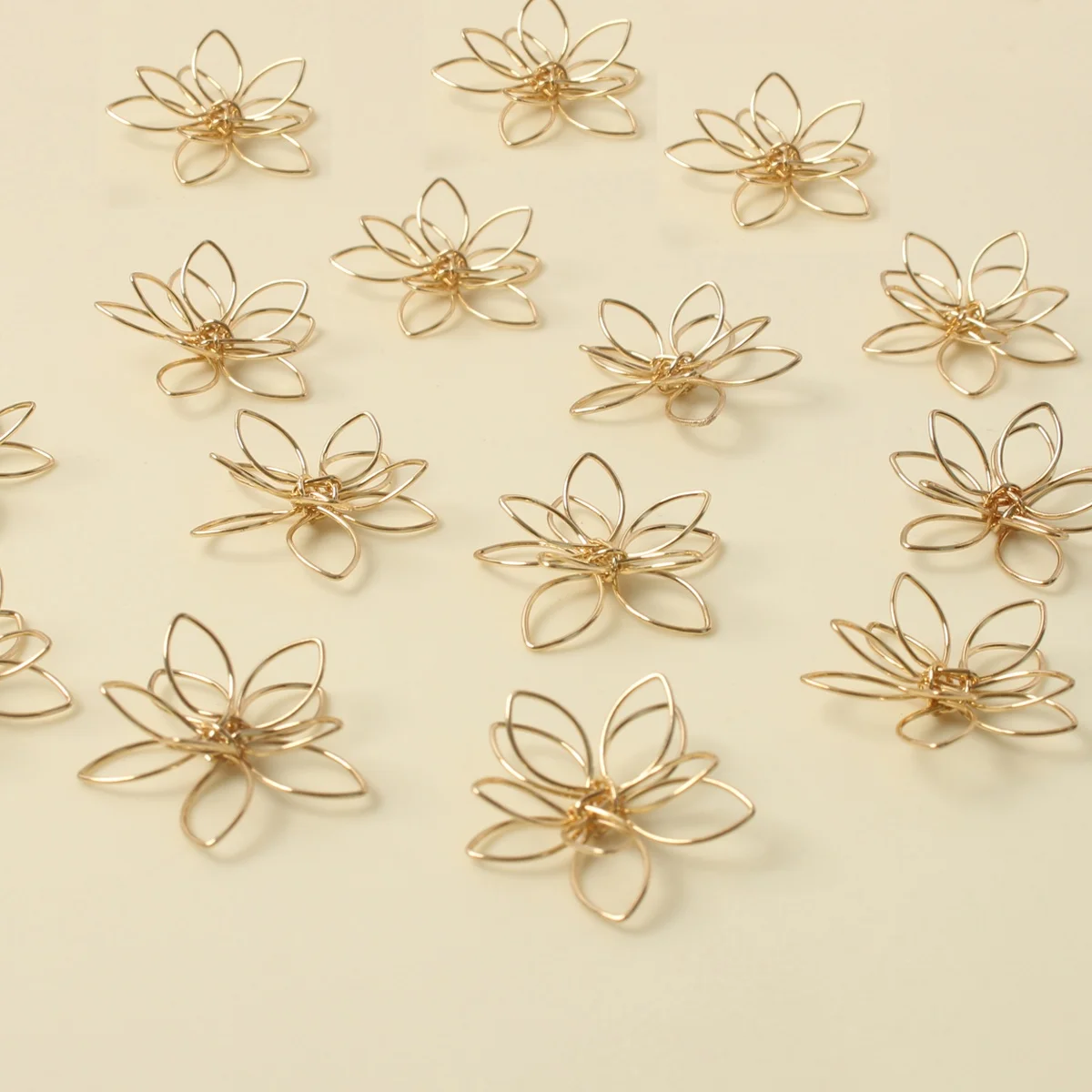 Image of 18K Gold Farbe Messing 3D Draht Blume Charms Anhänger Hohe Qualität Diy Schmuck Machen Halskette Ohrringe Zubehör für Frauen