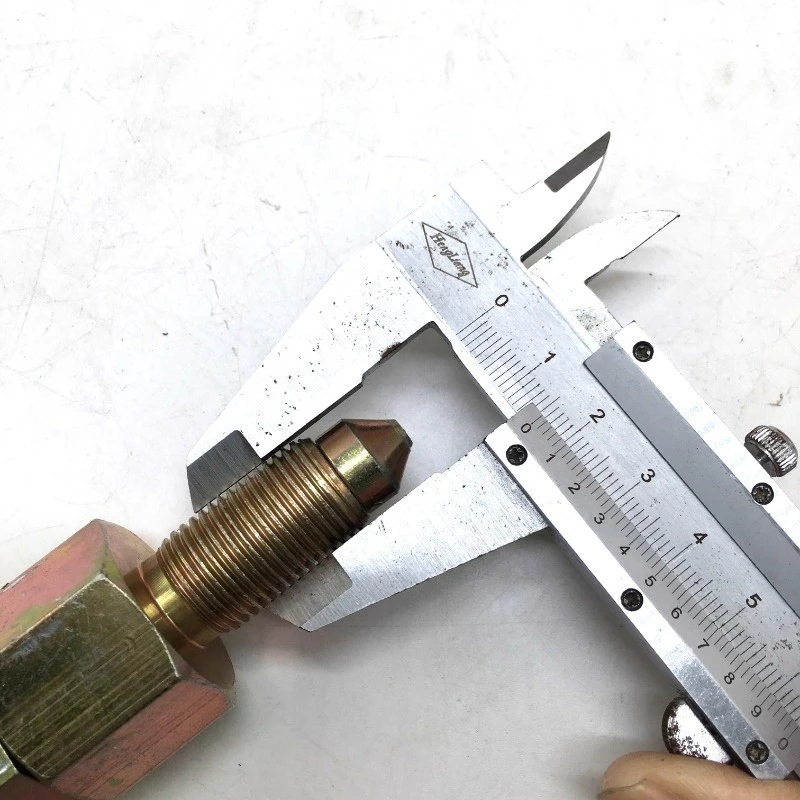 Graafmachine Onderdelen voor XCMG Liugong 225 Sany SY75/135/215 Spanning Cilinder Keten Nozzle Boter Olie Injectie Klep