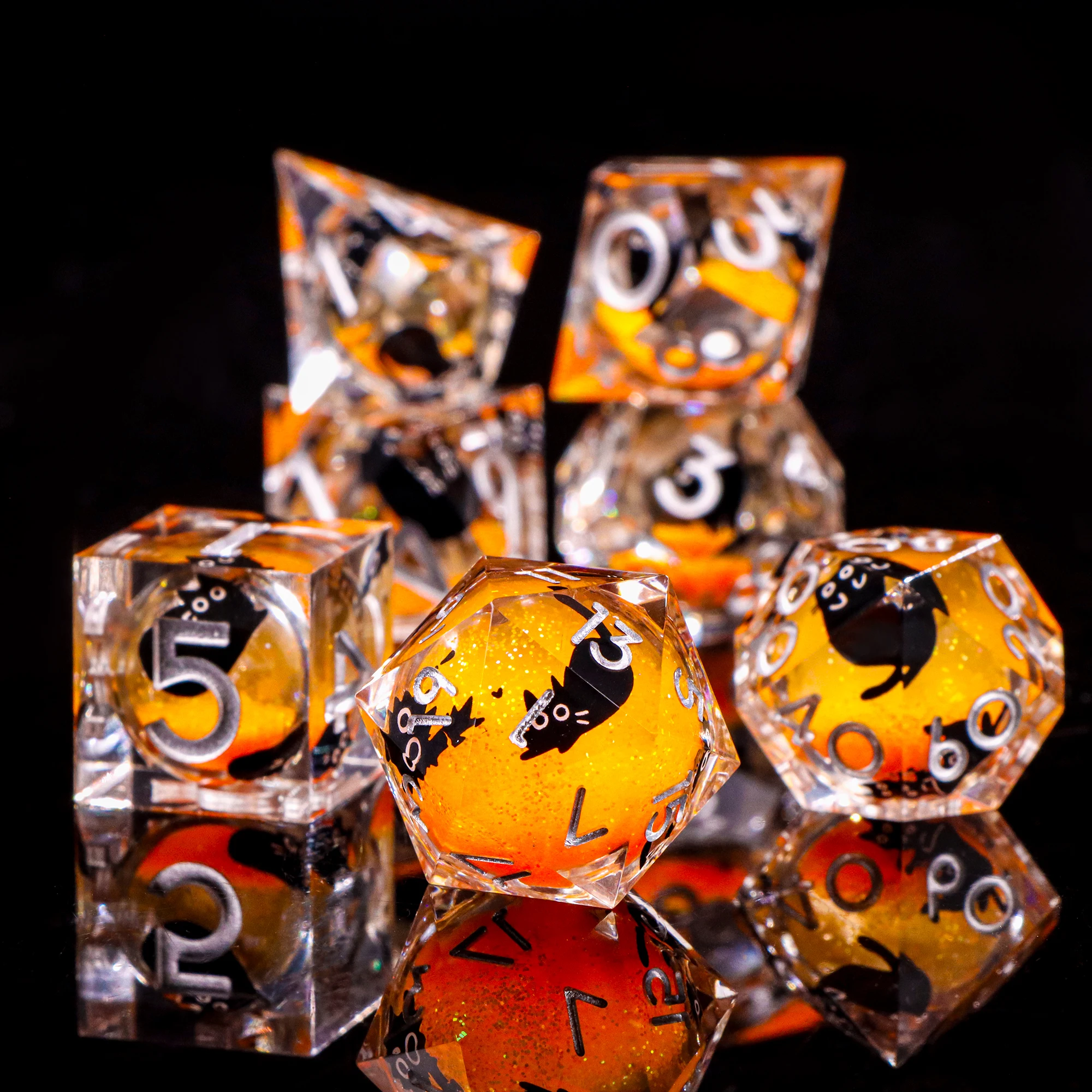 

Liquid Core Resin DND Dice Sharp Edge Polyhedral Dice 7-Die DND Dice Set Quicksand Handmade Resin Dice for Dungeons and Dragons