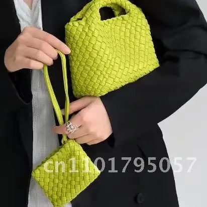 Mini Woven Handbag Portable Chain Crossbody Coin Purse PU Vegetable Basket Bag Vintage European Style Small Square Bag