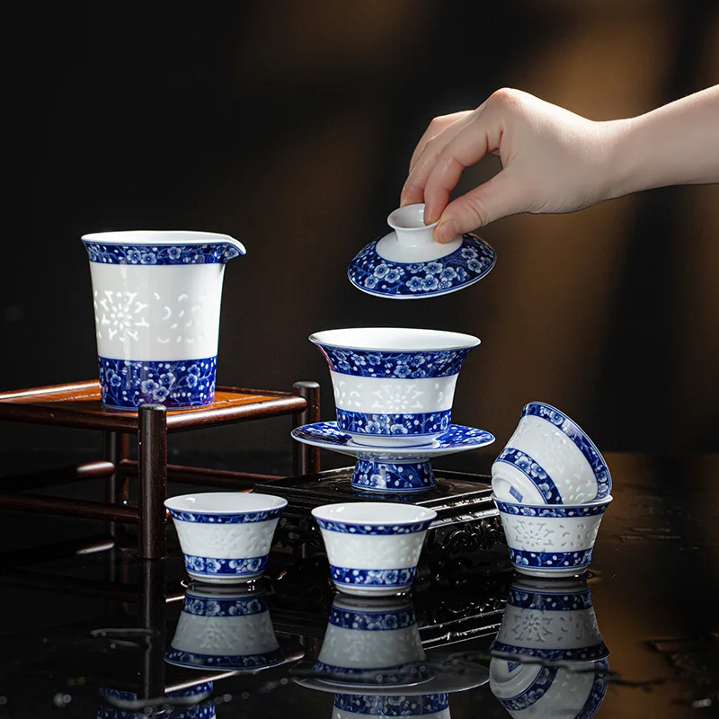 Blue and white exquisite tea set, underglaze color, kung fu tea set, ceramic cover bowl, tea cup set, souvenir gift.