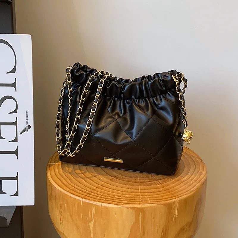 Soft leather large-capacity fashionable pleated chain shoulder bag 2023 summer new foreign style casual bag with strap messenger
