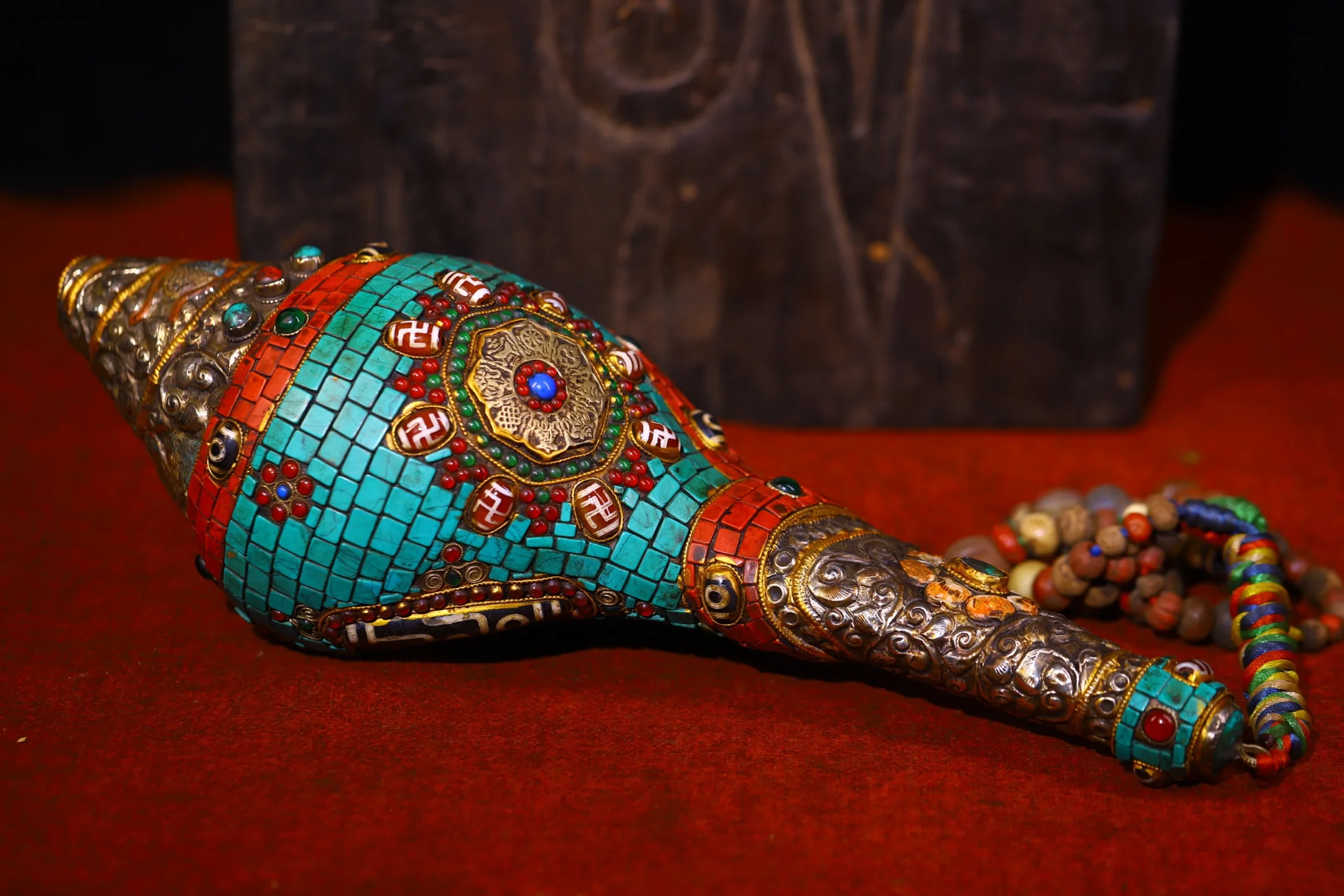 

19"Tibetan Temple Collection Old Natural Conch Mosaic Gem gZi Beads Turquoise Shakyamuni 5 Buddha Buddha Conch Worship Hall